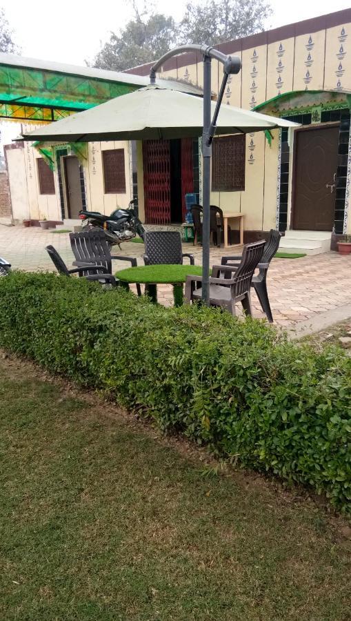 Villa Radha Krishna Dham Vrindāvan Exterior foto